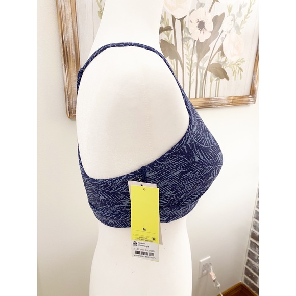 NWT all in motion Size:M sports bra - Picture 4 of 6